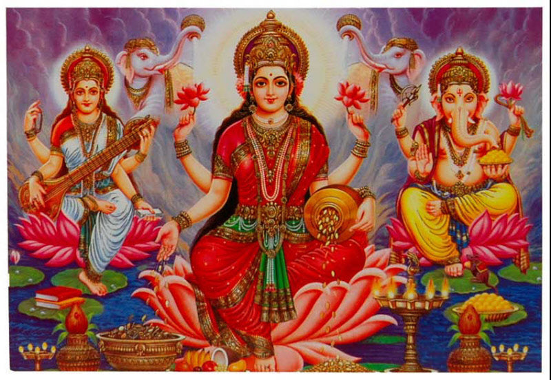 Carte Postale Lakshmi, Saraswati Et Ganesh – Divinités Hindoues De L’Inde