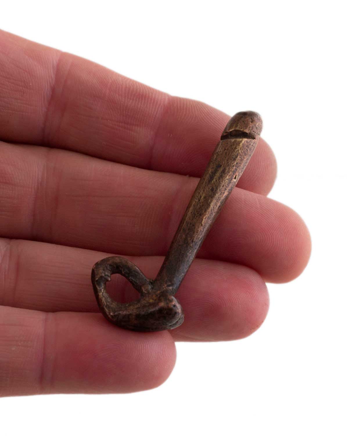 Porte-Clé Zizi En Laiton – Création Artisanale Du Cameroun