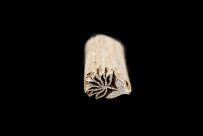 Tampon Encreur En Bois Sculpté – Motif Fleur Mandala
