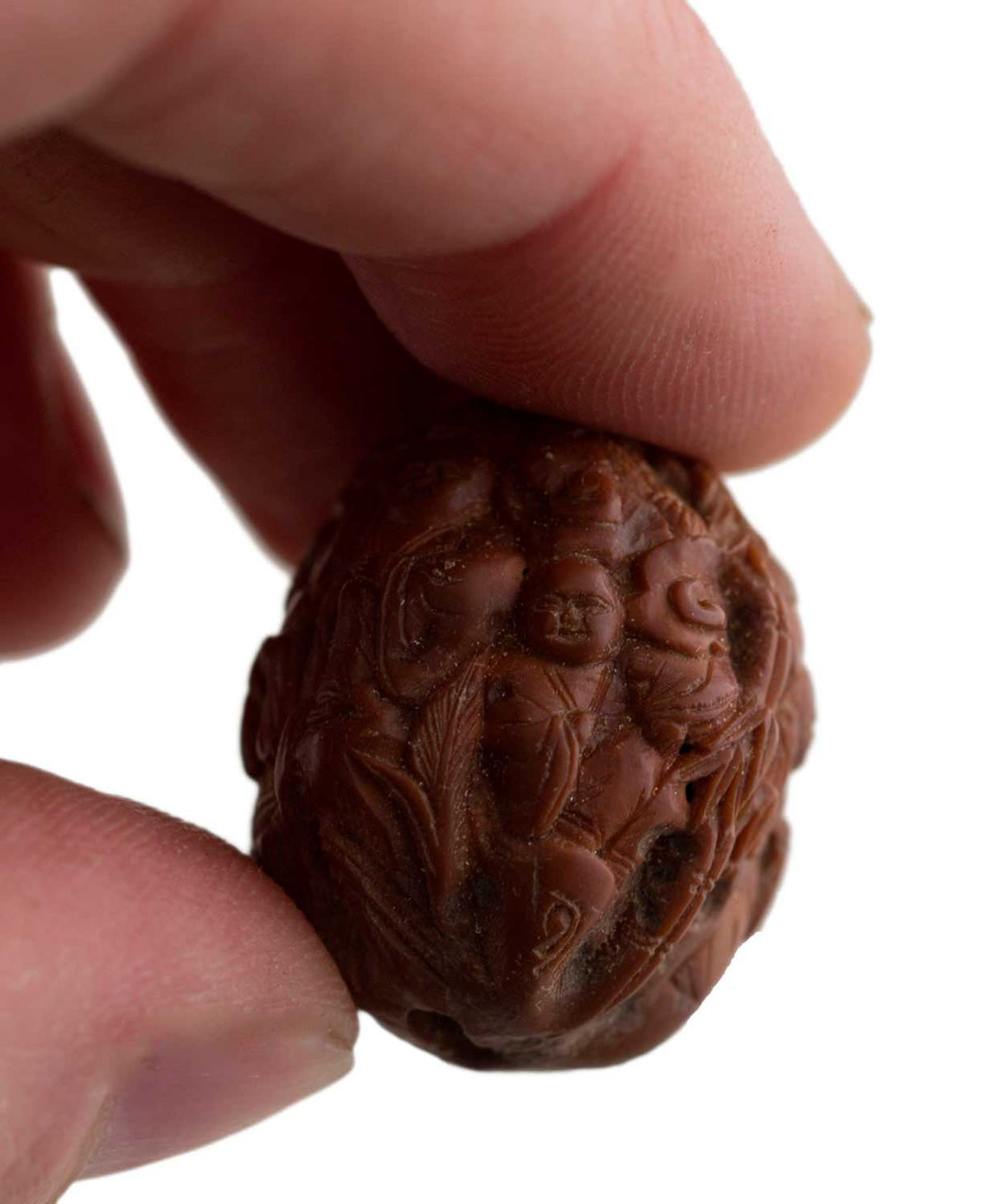 Coquille de Noix Hediao Sculptée – Bouddha et Moines Luohan