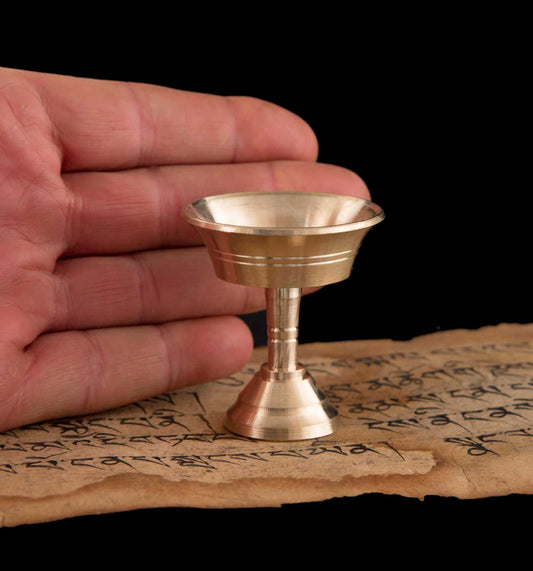 Lampe bouddhiste à beurre en laiton – offrande de lumière pour autel bouddhiste
