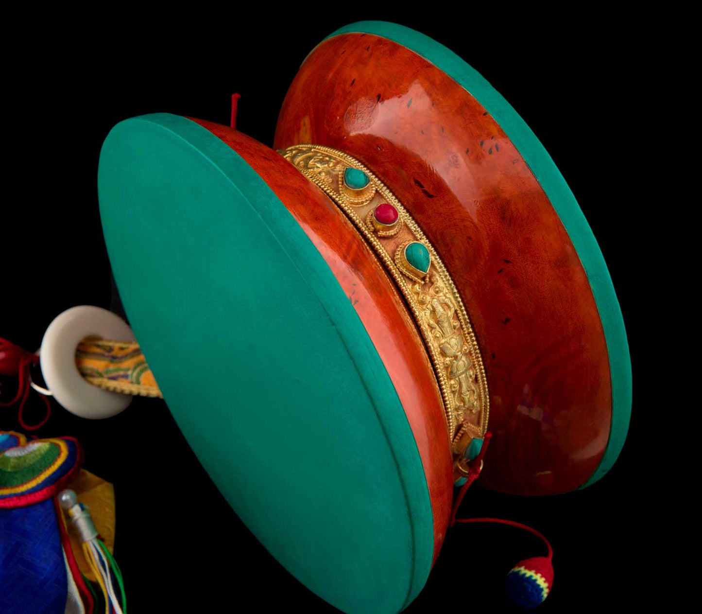 Grand Damaru Tibétain – Tambourin Rituel du Chöd en Bois de Ronce du Bhoutan avec Étui