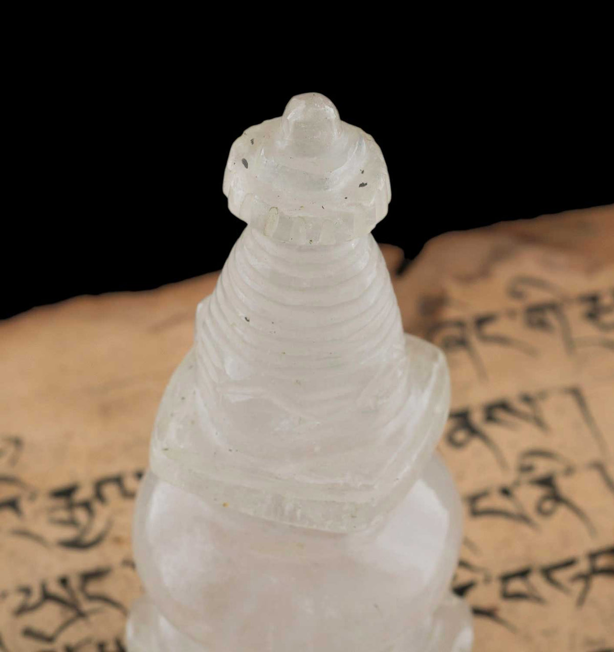 Stupa Chorten Tibétain en Cristal de Roche Quartz 10.2 cm – Reliquaire Bouddhiste du Népal