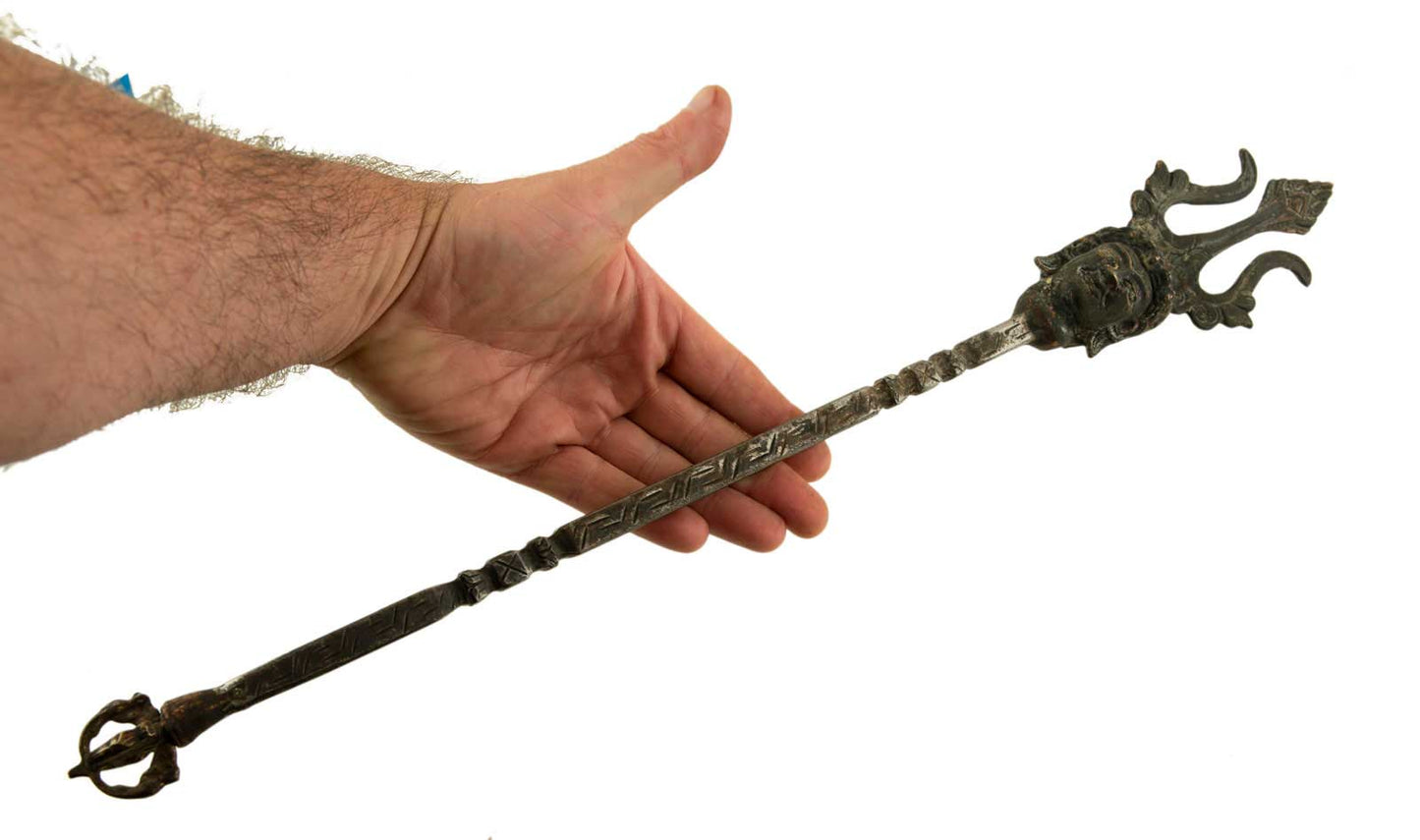 Ancien Khatvanga Tibétain à Tête de Mort – Trident de Rituel Bouddhiste en Métal