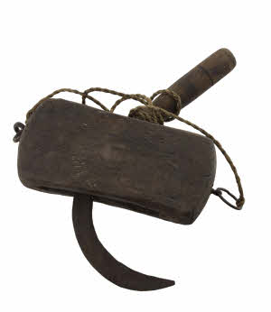 Ancienne Faucille Serpe Tibétaine Avec Étui en Bois – Outil Agricole de l’Himalaya