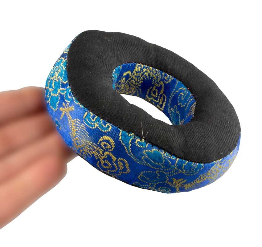 Coussin pour Bol Tibétain Chantant en Brocart Bleu Ø10cm – Artisanat du Népal