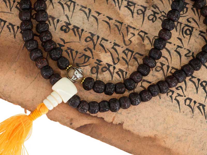 Rudraksha Mala Tibétain En Graines De Rudraksha Et Perles Coquillage – Collier Chapelet Artisanal