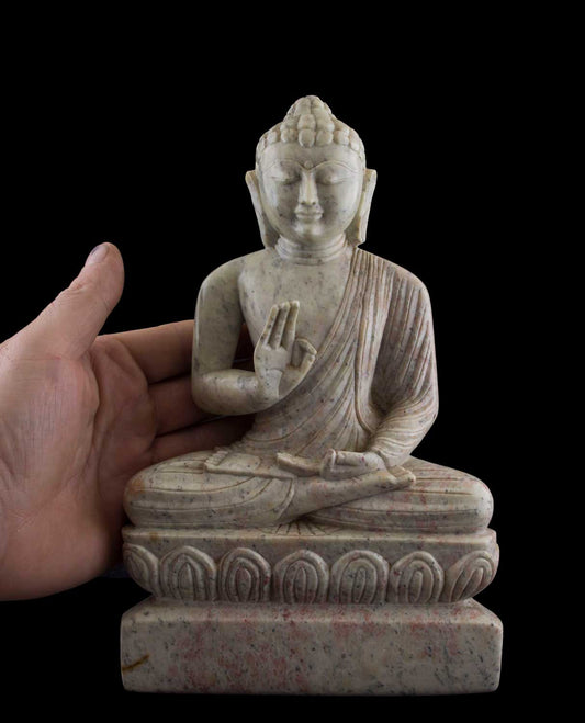 Statue Bouddha Mudra de protection en pierre ollaire – Sculpture artisanale indienne unique