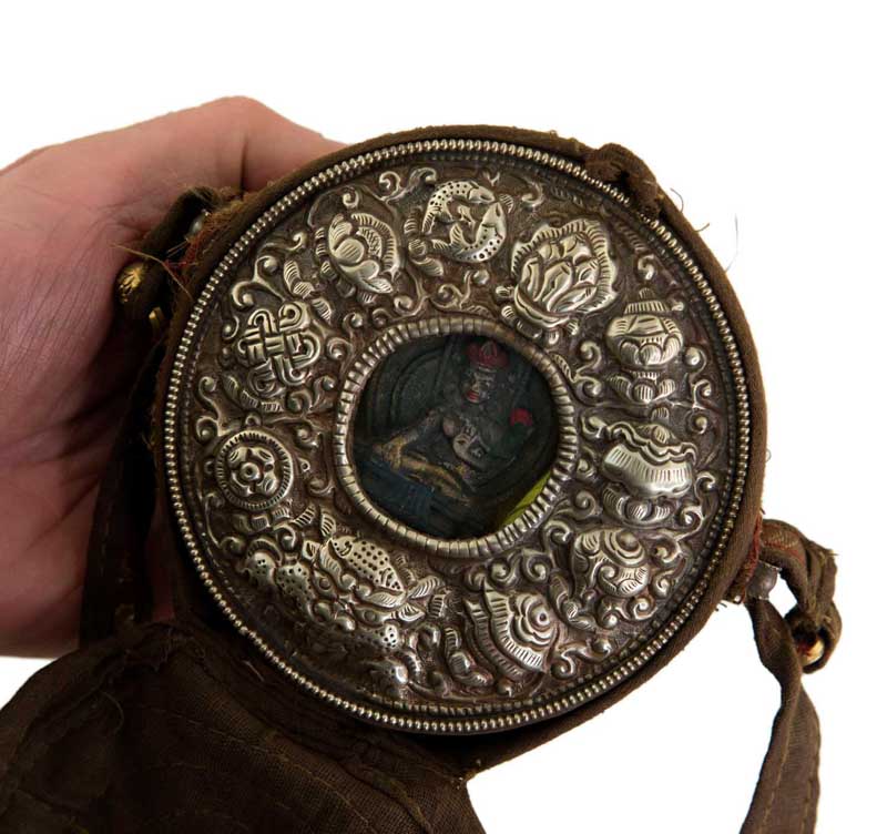 Ghau / Gau tibétain – autel votif de voyage Tara Blanche en métal repoussé