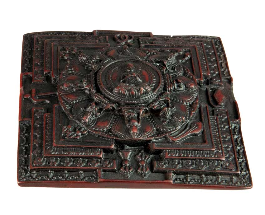 Mandala Bouddha Tibétain En Résine Bordeaux – Symbole De Méditation Et De Sagesse