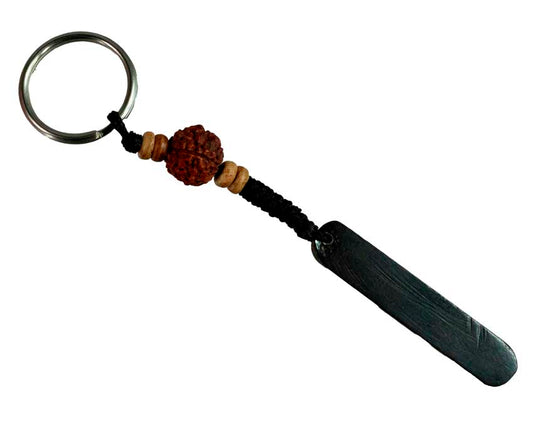 Porte-Clés Artisanal en Os de Bovin avec Perle Rudraksha – Artisanat du Népal