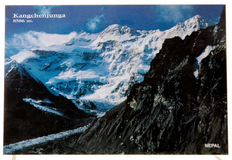 Carte Postale Kangchenjunga – Sommet Majestueux de l’Himalaya