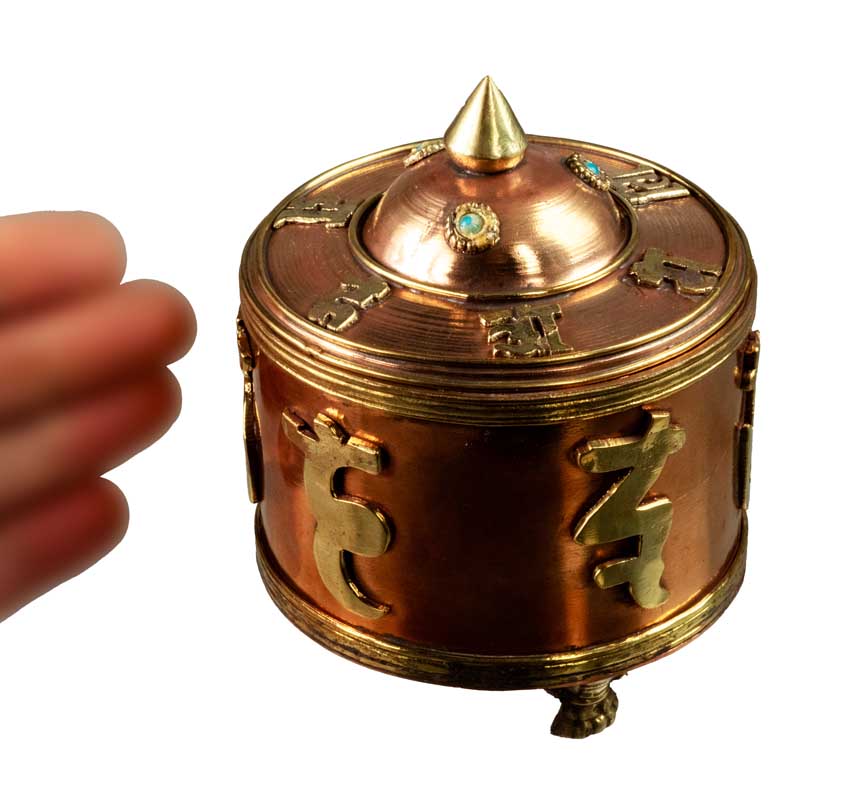 Brûleur d’encens en cuivre et laiton – décor mantra bouddhiste de la compassion
