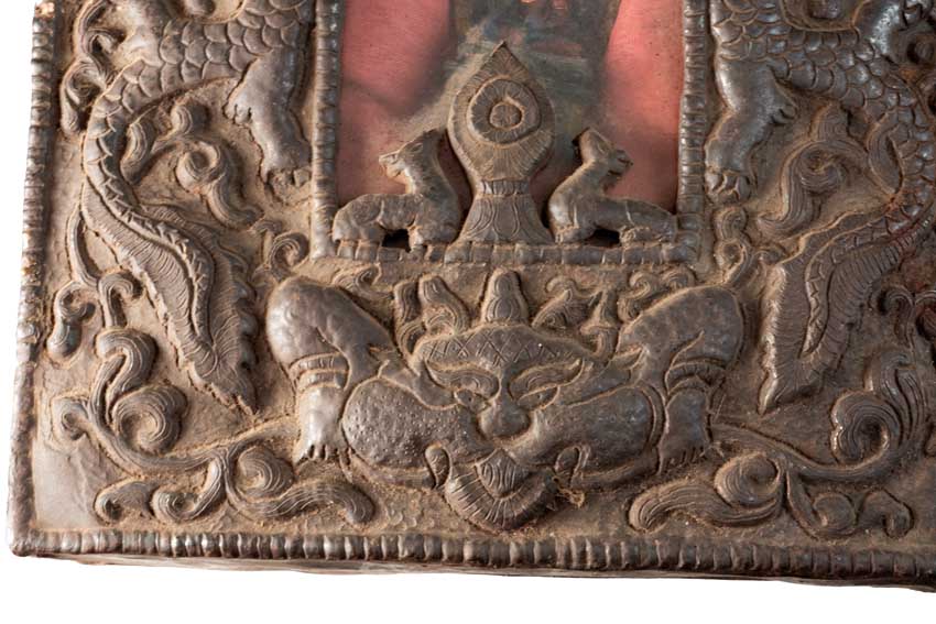 Ghau tibétain – reliquaire bouddhiste Bouddha Médecine en fer repoussé (21 cm)
