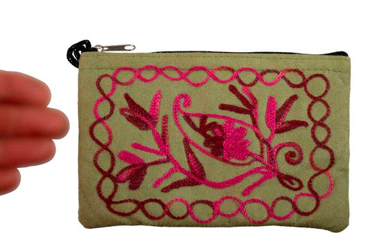 Porte-Monnaie Brodé Fleurs Roses et Mauves sur Fond Vert – Artisanat Népalais