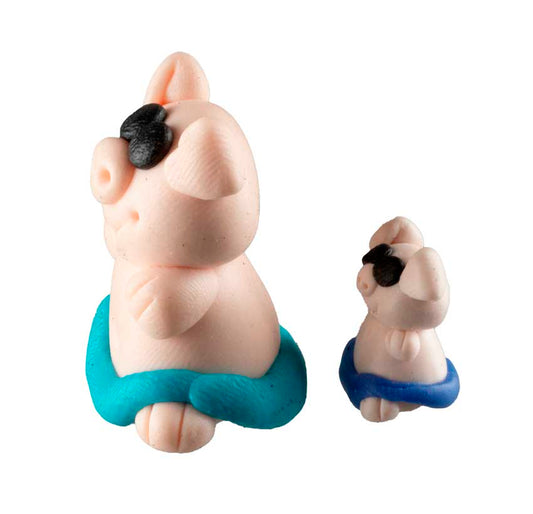Figurines Duo de Cochons en Maillot de Bain Bleu – Pâte Polymère de Thaïlande
