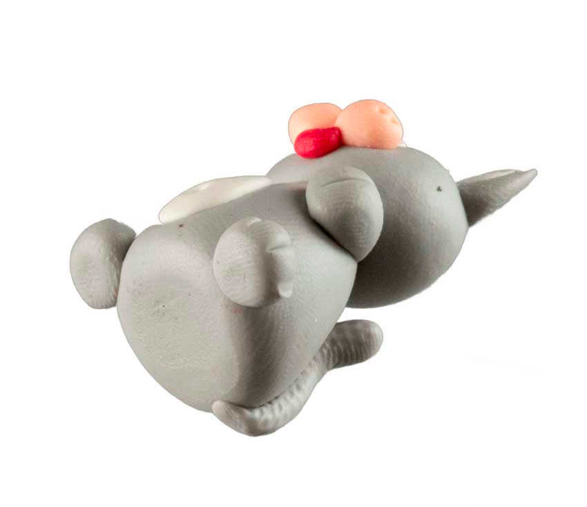 Figurine Miniature Chat Gris – Artisanat Thaïlandais en Pâte Polymère