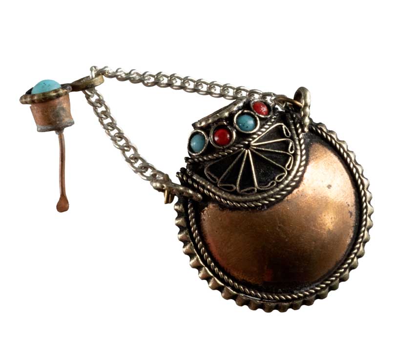 Fiole Tibétaine Ovale du Népal en Cuivre et Métal Argenté – Objet de Curiosité Vintage