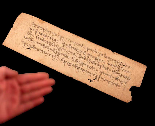 Ancienne Page de Prières Tibétaines Manuscrite – Manuscrit Bouddhiste en Sanskrit du Népal