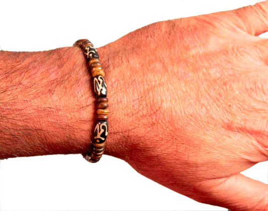 Mala bracelet tibétain symbole Om – Énergie et équilibre du Népal