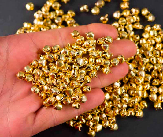Lot de 50 ou 100 Mini Grelots Dorés en Métal Ø 10mm – Accessoires Créatifs Indiens
