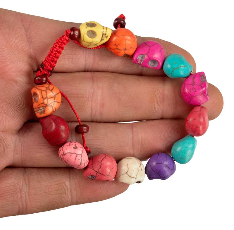 Bracelet Tibétain Têtes de Mort en Howlite Reconstituée Multicolore – Bijou Bouddhiste Artisanal