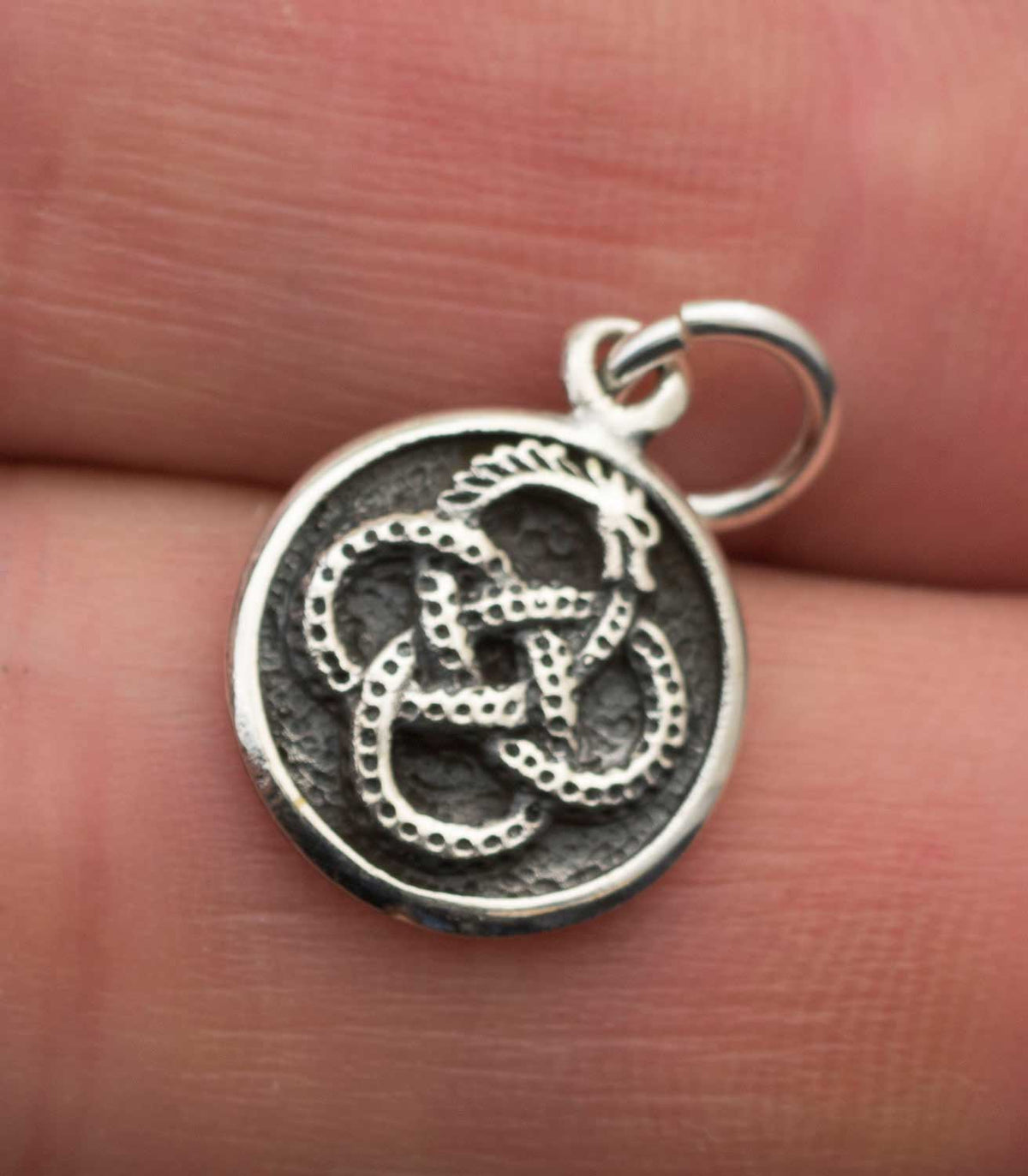 Pendentif dragon celtique en argent 925 – Bijou mythologique symbole d’éternité
