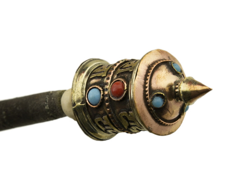 Miniature moulin à prières tibétain sur socle – objet de méditation artisanal en laiton avec mantra Om Mani Padme Hum