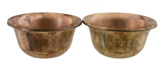 Set de 7 Bols d'Offrande Bouddhistes en Cuivre Ciselé Ø 9.8 cm – Artisanat Traditionnel du Népal