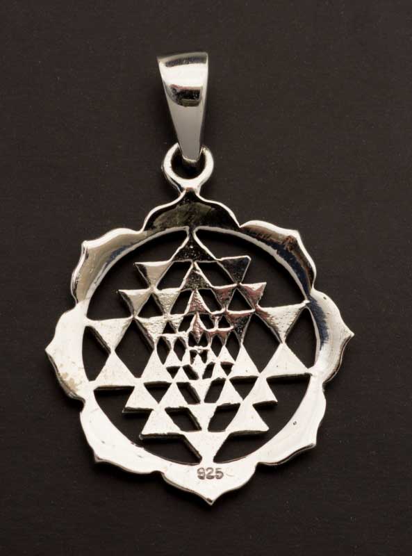 Pendentif Sri Yantra Yoga Zen en argent massif 925 – Mandala et géométrie sacrée