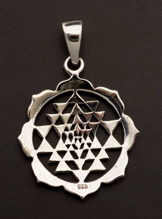 Pendentif Sri Yantra Yoga Zen en argent massif 925 – Mandala et géométrie sacrée