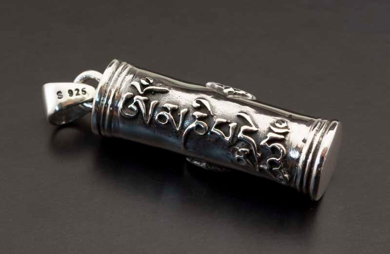 Ghau Pendentif Tibétain Om Mani Padme Hum et Vajra Argent 925