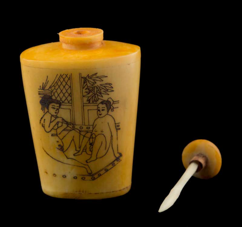 Tabatière Chinoise Kamasutra En Os de Bœuf – Flacon à Tabac à Priser Artisanal