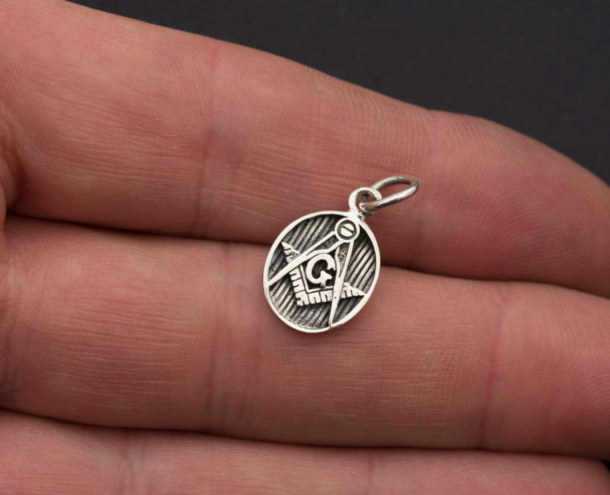 Pendentif Compas et Équerre en Argent 925 – Symbole Maçonnique Ovale