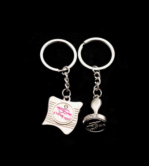 Lot de 2 Porte-Clés « I Love You » – Timbre et Tampon en Acier