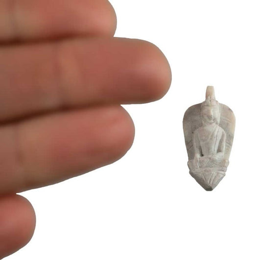 Statuette Bouddha Sakyamuni en stéatite – Symbole de sagesse et d’éveil, artisanat traditionnel indien