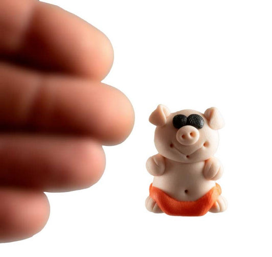 Figurine Cochon Miniature Maillot de Bain Orange – Artisanat Thaïlandais