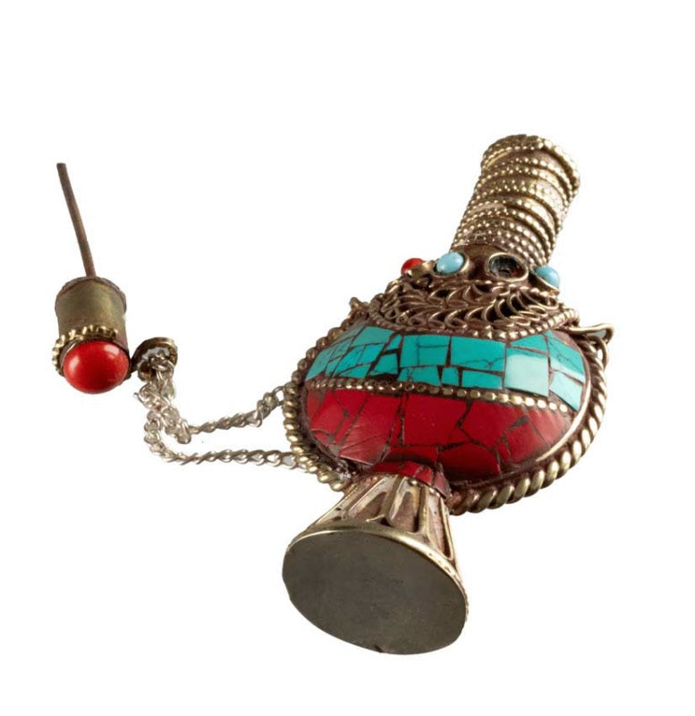 Fiole Tibétaine du Népal en Cuivre et Métal Argenté – Incrustations Turquoise et Corail