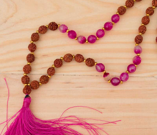 Sautoir Mala Tibétain En Rudraksha Et Pierres Roses