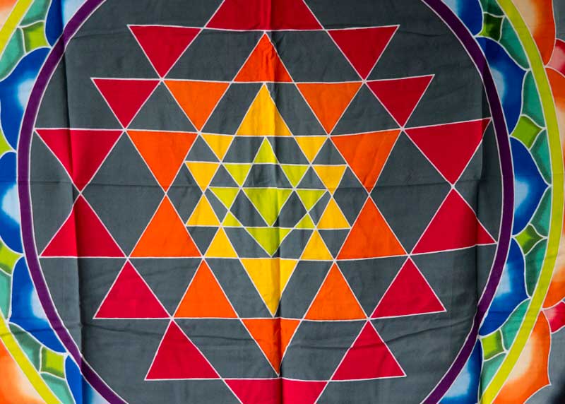 Batik Chakra Sri Yantra Fleur de Vie – Peinture Artisanale sur Coton de Bali