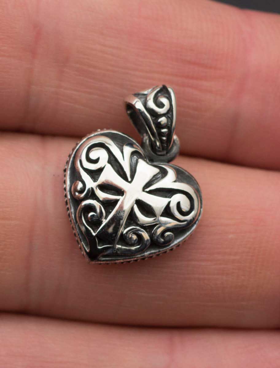 Pendentif celte Sacré-Cœur croix – symbole d’amour celtique en argent massif 925