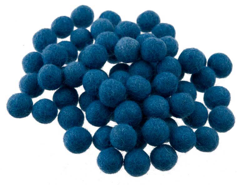 Perles en Feutrine de Laine Bleue 13 à 14 mm – Lot de 50 – Artisanat du Népal