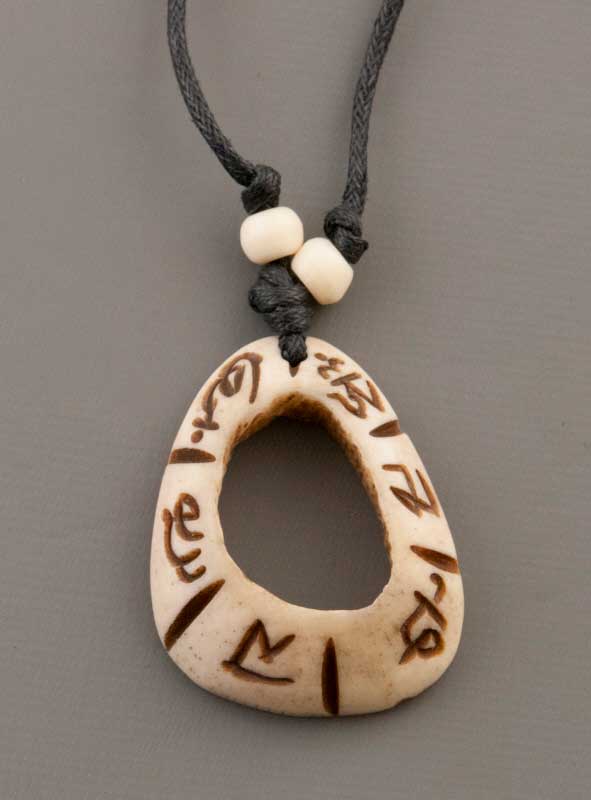 Collier Bouddhiste Pendentif Tibétain Ethnique Ou Tribal Mantra Om Mani Padme Om