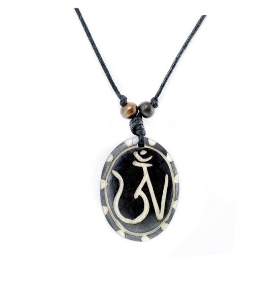 Collier Pendentif Tibétain OM AUM MANI PADME en Os de Yak