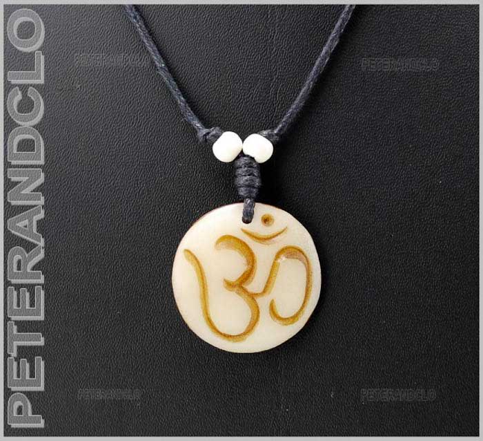 Collier Pendentif Om Mani Padme Aum Tibétain En Os De Yak