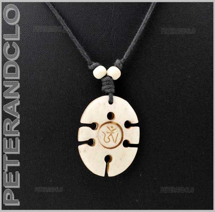 Collier Pendentif Om Mani Padme Aum Tibétain en Os De Yak