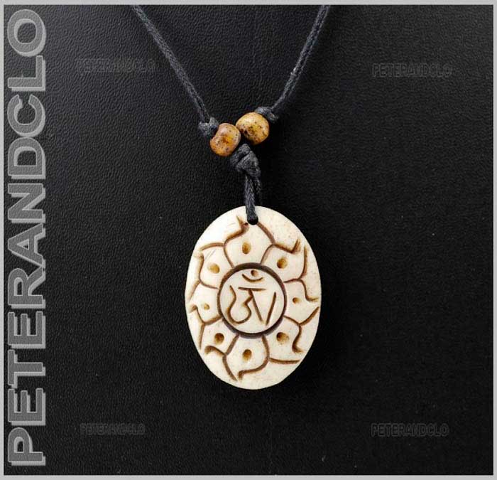 Collier Pendentif Om Mani Padme Aum Tibétain En Os De Yak