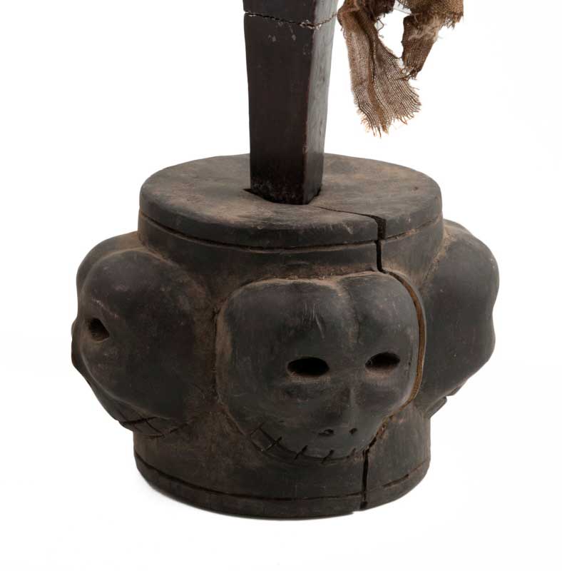 Grand Phurba Tibétain en Bois Sculpté avec Support – Dague Rituelle Bouddhiste