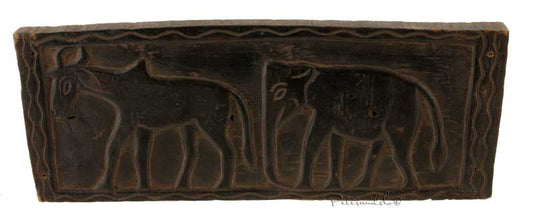 Ancien Siège Tribal Tharu en Bois – Motifs Éléphant et Buffle, Népal