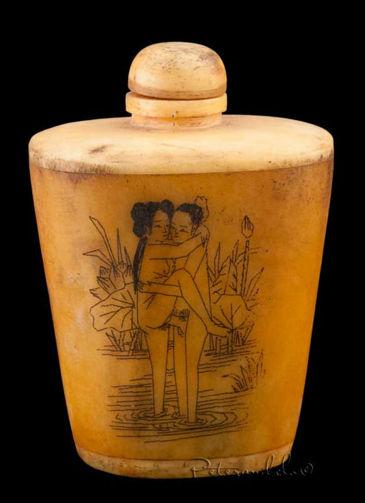Tabatière Érotique Kamasutra En Os de Bœuf – Flacon à Tabac à Priser Artisanal